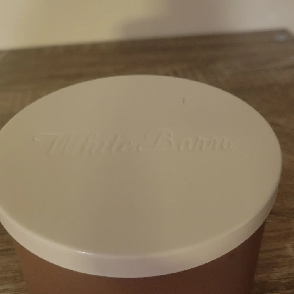 White Barn Coffee & Whiskey Candle - Rich Brown - Picture 2 of 4